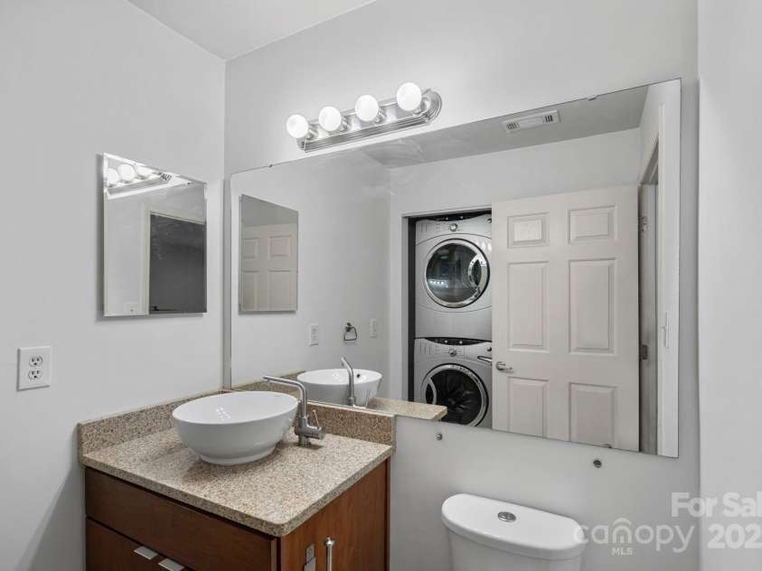 513 Graham Street, Charlotte, NC 28202.  MLS# CAR4255342, YatesRealty ID 17449. 1/2 Bath & Laundry