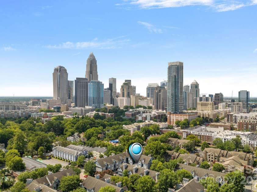 513 Graham Street, Charlotte, NC 28202.  MLS# CAR4255342, YatesRealty ID 17449. Location!