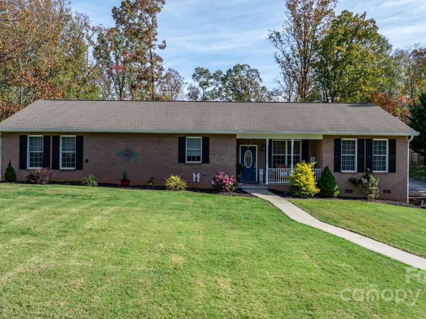 1246 Hillsboro Avenue, Hickory, NC 28602.  MLS# CAR4199854, YatesRealty ID 1745. 