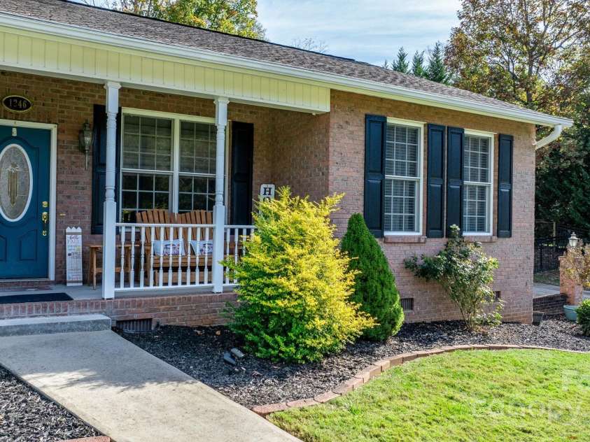 1246 Hillsboro Avenue, Hickory, NC 28602.  MLS# CAR4199854, YatesRealty ID 1745. 