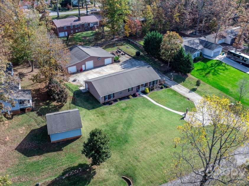 1246 Hillsboro Avenue, Hickory, NC 28602.  MLS# CAR4199854, YatesRealty ID 1745. 