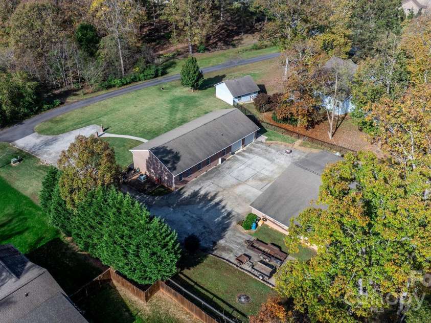 1246 Hillsboro Avenue, Hickory, NC 28602.  MLS# CAR4199854, YatesRealty ID 1745. 