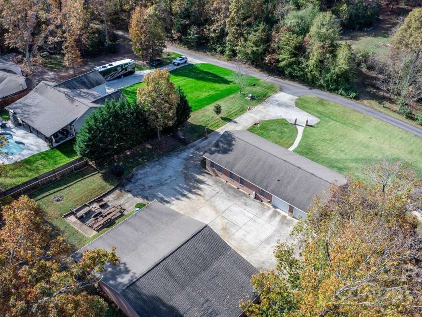 1246 Hillsboro Avenue, Hickory, NC 28602.  MLS# CAR4199854, YatesRealty ID 1745. 