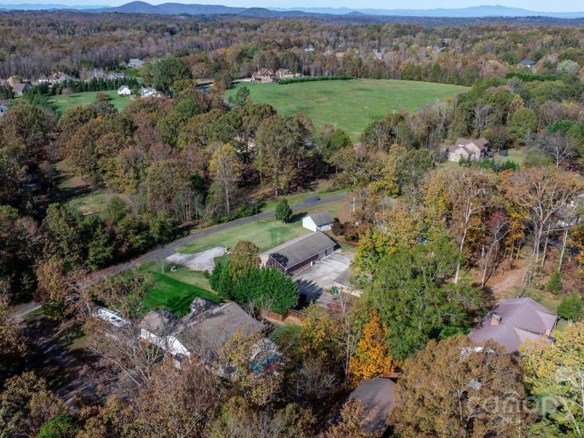 1246 Hillsboro Avenue, Hickory, NC 28602.  MLS# CAR4199854, YatesRealty ID 1745. 