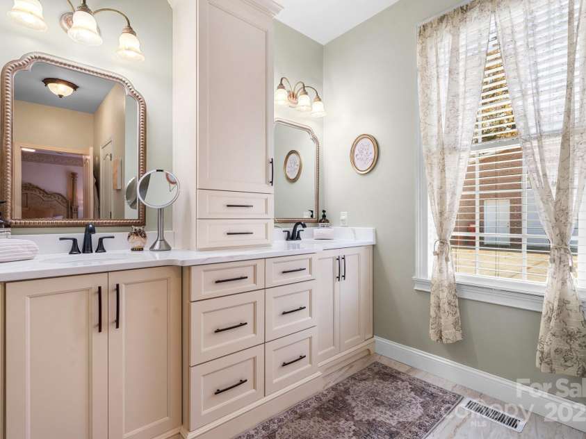 1246 Hillsboro Avenue, Hickory, NC 28602.  MLS# CAR4199854, YatesRealty ID 1745. Master bathroom - double vanity.