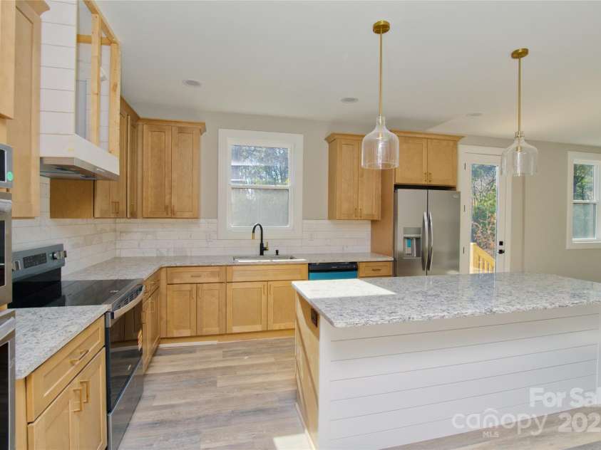 3905 Plainview Road, Charlotte, NC 28208.  MLS# CAR4331843, YatesRealty ID 1745. 