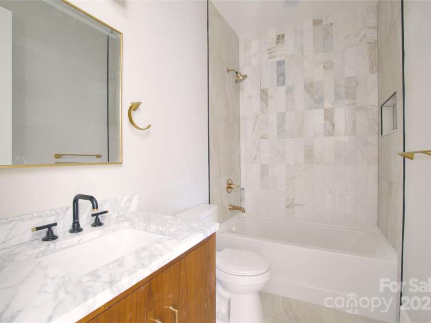 3905 Plainview Road, Charlotte, NC 28208.  MLS# CAR4331843, YatesRealty ID 1745. 