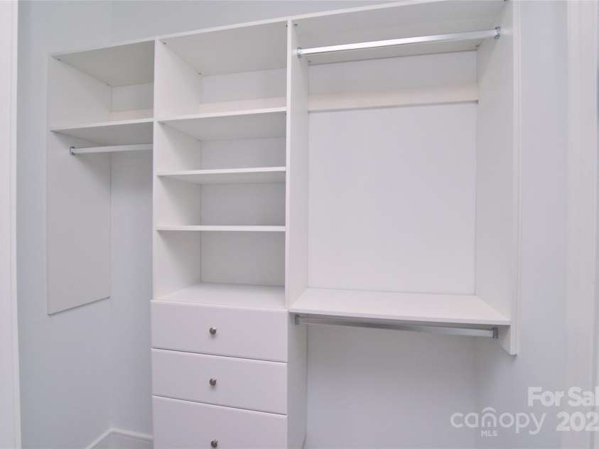 3905 Plainview Road, Charlotte, NC 28208.  MLS# CAR4331843, YatesRealty ID 1745. 