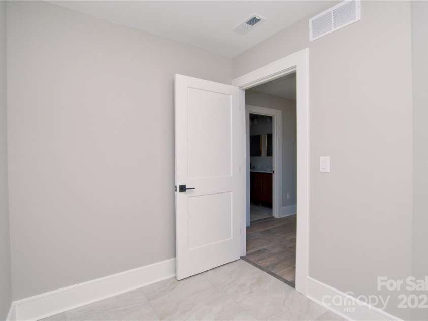 3905 Plainview Road, Charlotte, NC 28208.  MLS# CAR4331843, YatesRealty ID 1745. 