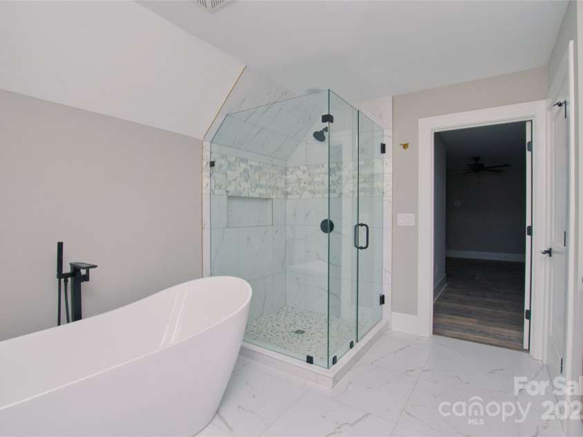 3905 Plainview Road, Charlotte, NC 28208.  MLS# CAR4331843, YatesRealty ID 1745. 