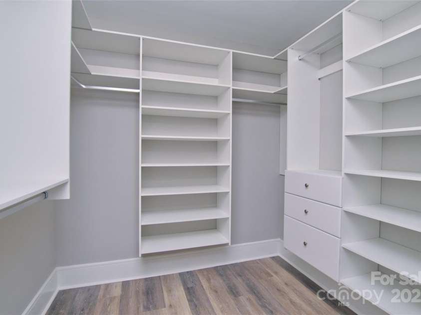 3905 Plainview Road, Charlotte, NC 28208.  MLS# CAR4331843, YatesRealty ID 1745. 