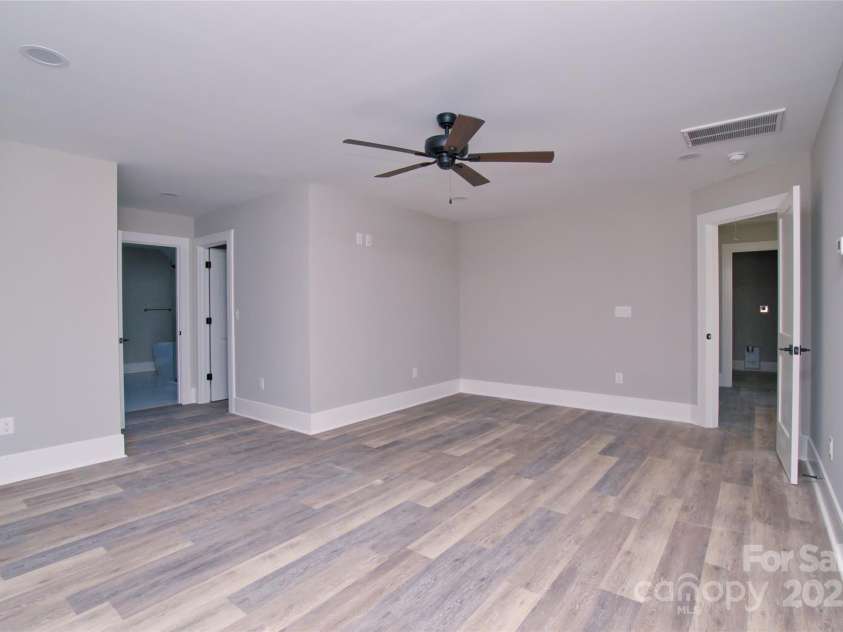 3905 Plainview Road, Charlotte, NC 28208.  MLS# CAR4331843, YatesRealty ID 1745. 