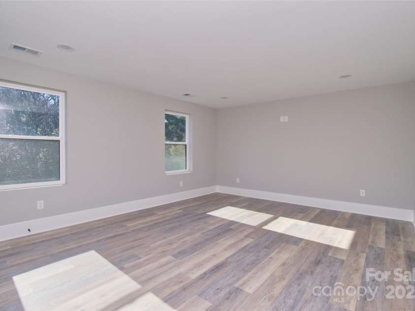 3905 Plainview Road, Charlotte, NC 28208.  MLS# CAR4331843, YatesRealty ID 1745. 