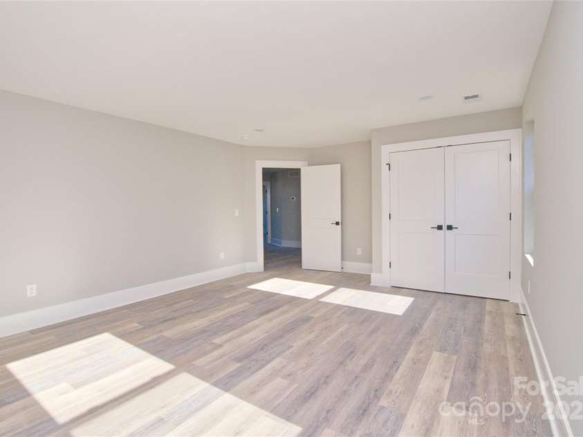 3905 Plainview Road, Charlotte, NC 28208.  MLS# CAR4331843, YatesRealty ID 1745. 