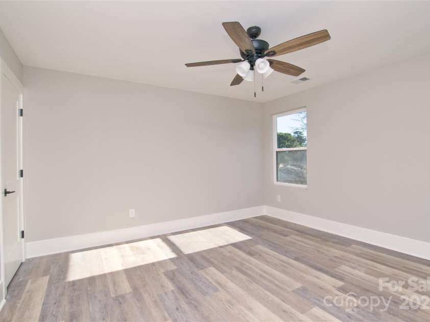 3905 Plainview Road, Charlotte, NC 28208.  MLS# CAR4331843, YatesRealty ID 1745. 