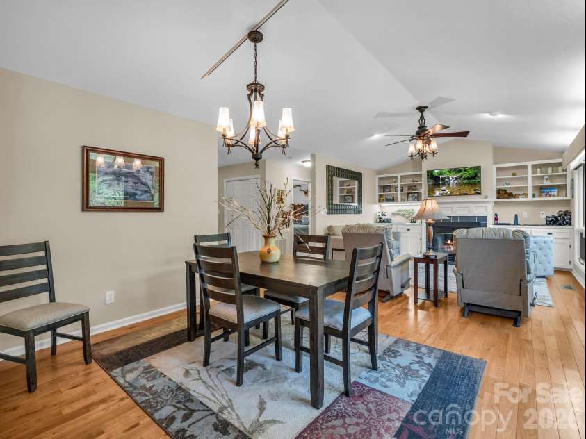 59 Agaliha Lane, Brevard, NC 28712.  MLS# CAR4392248, YatesRealty ID 1745. A fantastic, flowing floor plan allows for easy conversation and connection between the dining area and the living room.