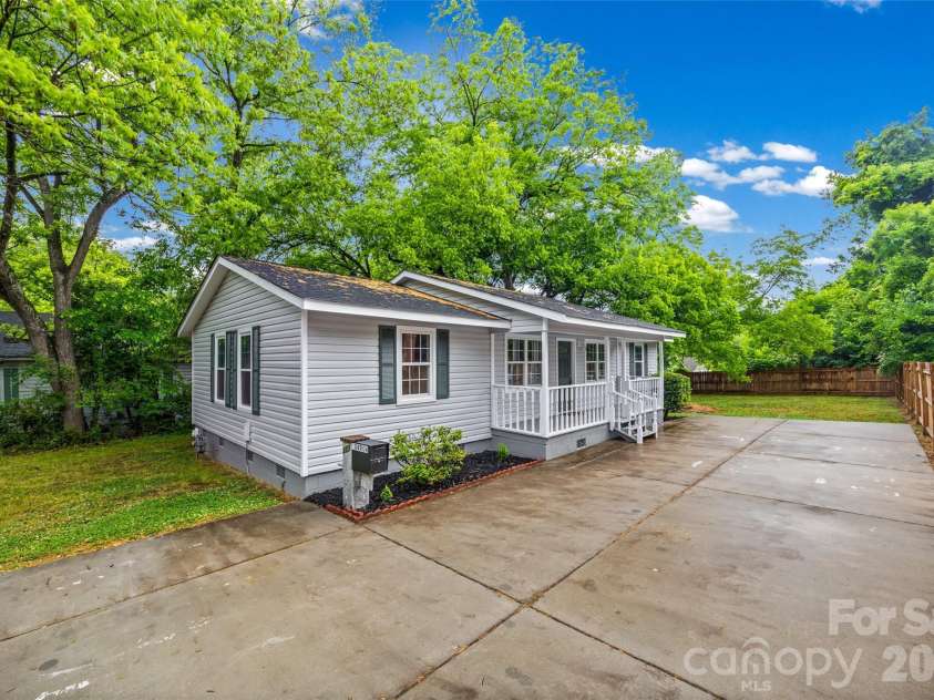 327 Morrow Avenue, Monroe, NC 28112.  MLS# CAR4377086, YatesRealty ID 17451. 
