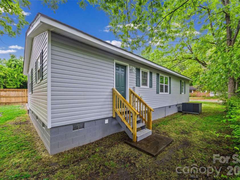 327 Morrow Avenue, Monroe, NC 28112.  MLS# CAR4377086, YatesRealty ID 17451. 