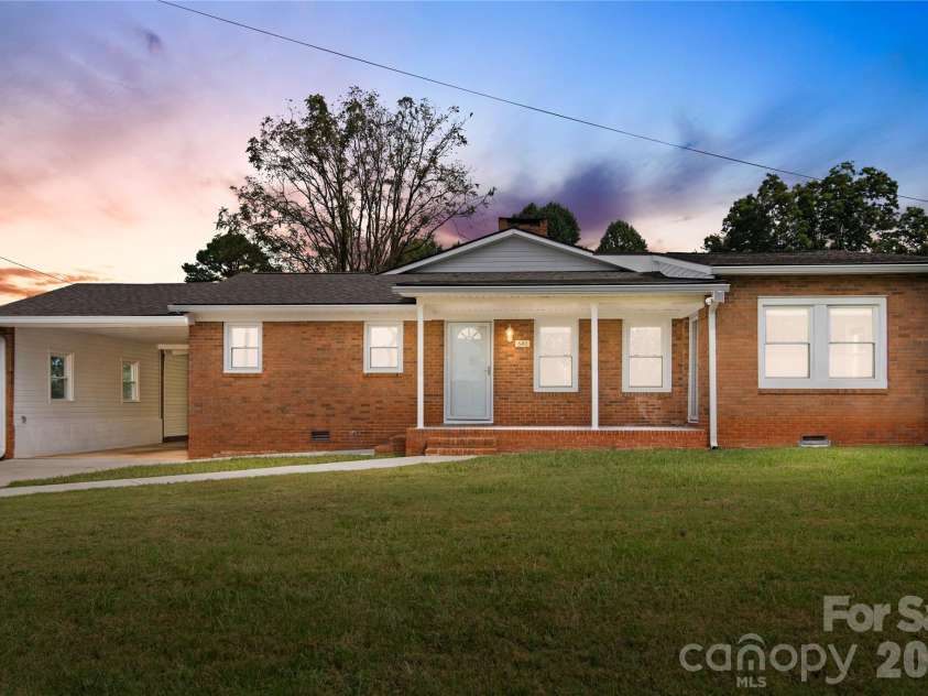 648 Scotts Creek Road, Statesville, NC 28625.  MLS# CAR4377080, YatesRealty ID 17452. 