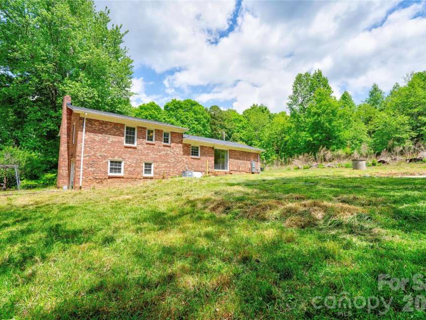 111 Harbor Point Drive, Cherryville, NC 28021.  MLS# CAR4377060, YatesRealty ID 17453. 