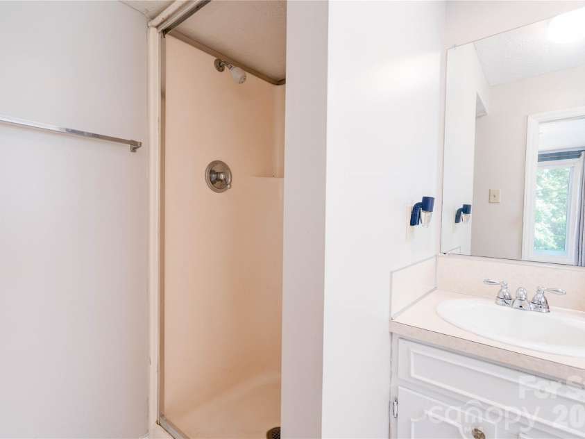 111 Harbor Point Drive, Cherryville, NC 28021.  MLS# CAR4377060, YatesRealty ID 17453. Bathroom 3