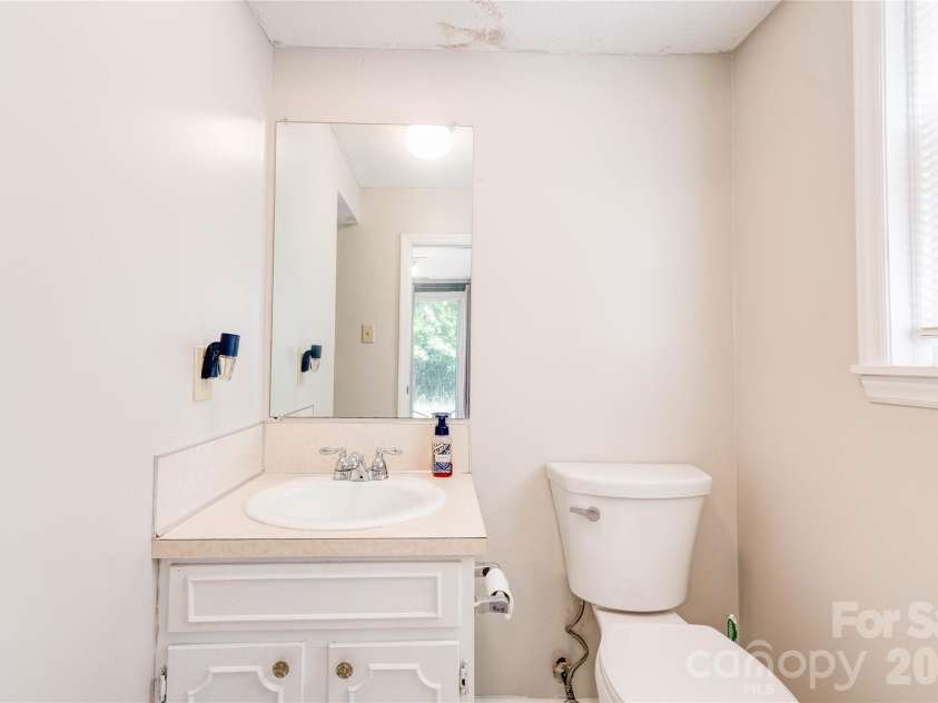 111 Harbor Point Drive, Cherryville, NC 28021.  MLS# CAR4377060, YatesRealty ID 17453. Bathroom 3