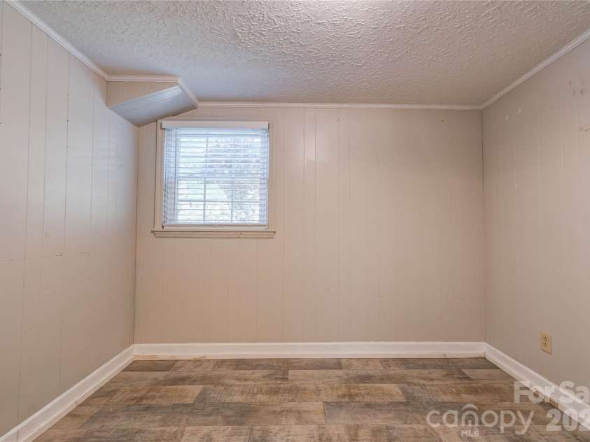 111 Harbor Point Drive, Cherryville, NC 28021.  MLS# CAR4377060, YatesRealty ID 17453. Bonus/Office