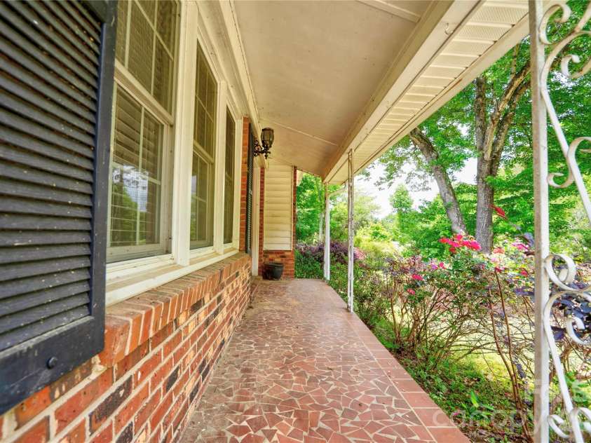 111 Harbor Point Drive, Cherryville, NC 28021.  MLS# CAR4377060, YatesRealty ID 17453. Covered Front Porch