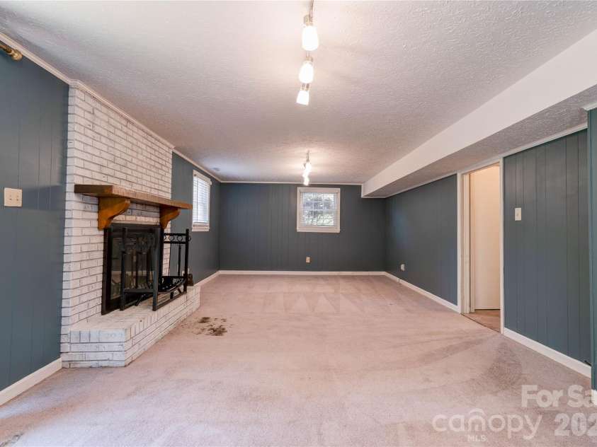 111 Harbor Point Drive, Cherryville, NC 28021.  MLS# CAR4377060, YatesRealty ID 17453. Family Room