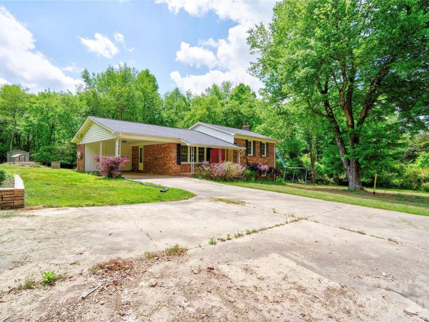111 Harbor Point Drive, Cherryville, NC 28021.  MLS# CAR4377060, YatesRealty ID 17453. Front Left