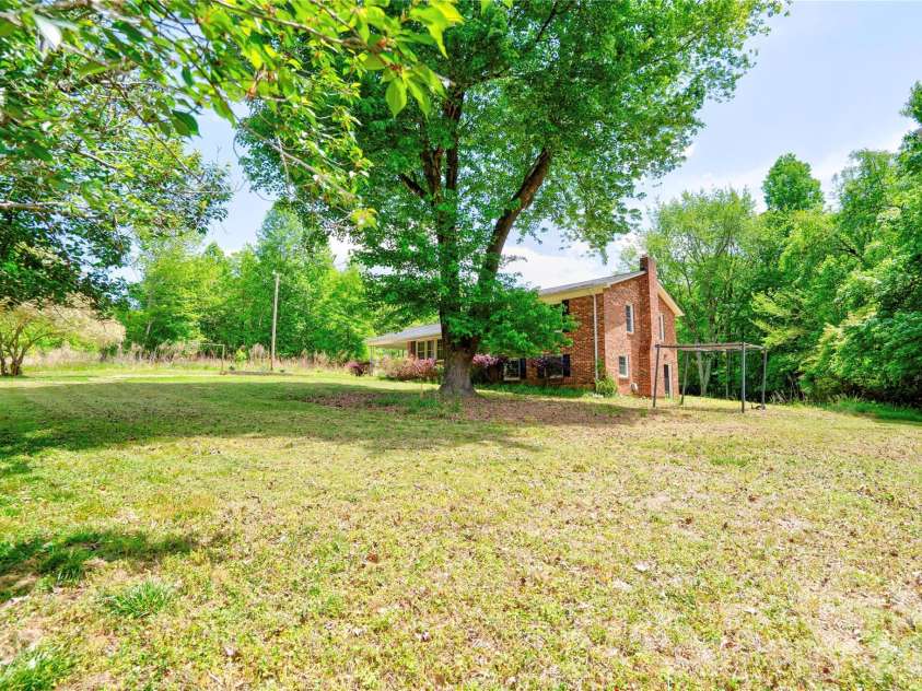 111 Harbor Point Drive, Cherryville, NC 28021.  MLS# CAR4377060, YatesRealty ID 17453. Front Right