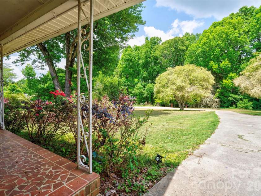 111 Harbor Point Drive, Cherryville, NC 28021.  MLS# CAR4377060, YatesRealty ID 17453. Front Yard