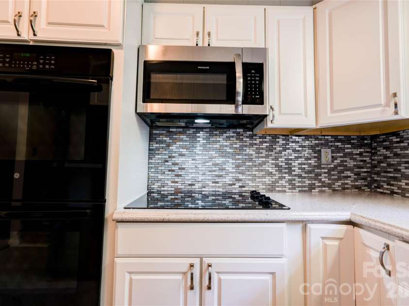 111 Harbor Point Drive, Cherryville, NC 28021.  MLS# CAR4377060, YatesRealty ID 17453. Kitchen