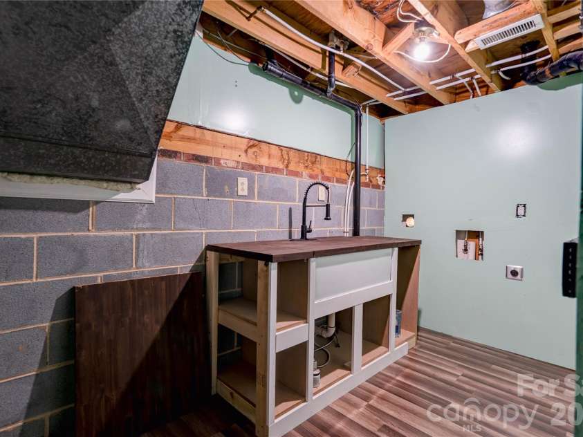 111 Harbor Point Drive, Cherryville, NC 28021.  MLS# CAR4377060, YatesRealty ID 17453. Laundry Room