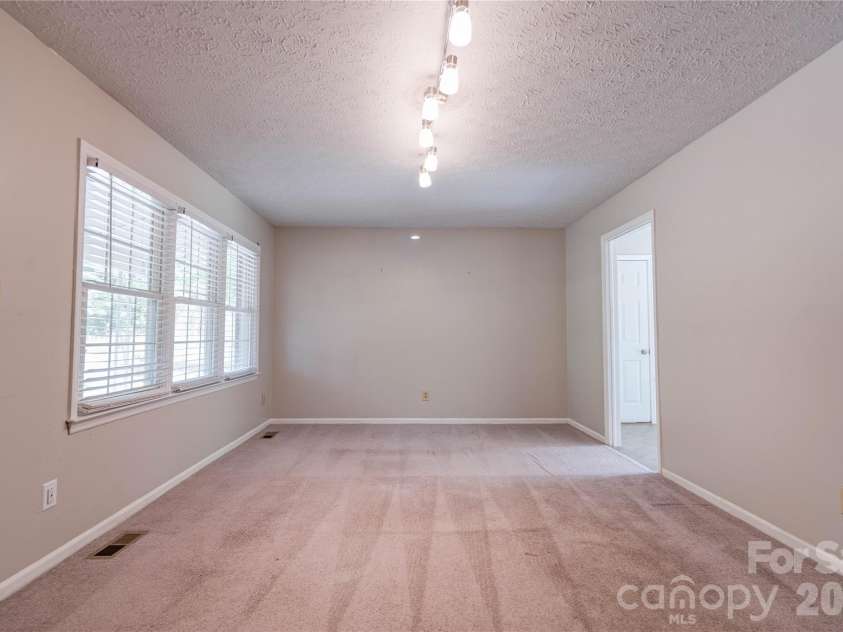 111 Harbor Point Drive, Cherryville, NC 28021.  MLS# CAR4377060, YatesRealty ID 17453. Living Room