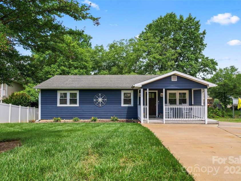 132 Marina Lane, Mooresville, NC 28117.  MLS# CAR4258337, YatesRealty ID 17454. 