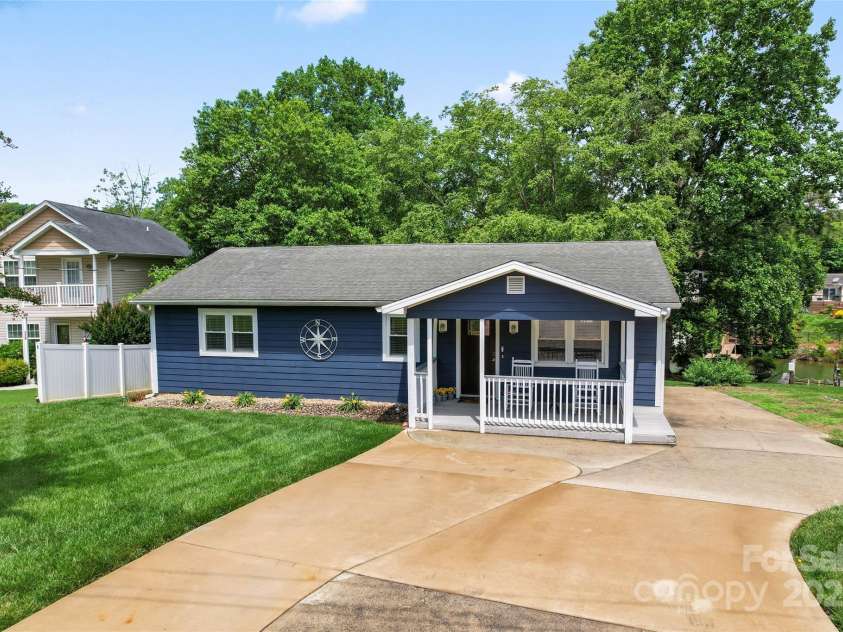 132 Marina Lane, Mooresville, NC 28117.  MLS# CAR4258337, YatesRealty ID 17454. 