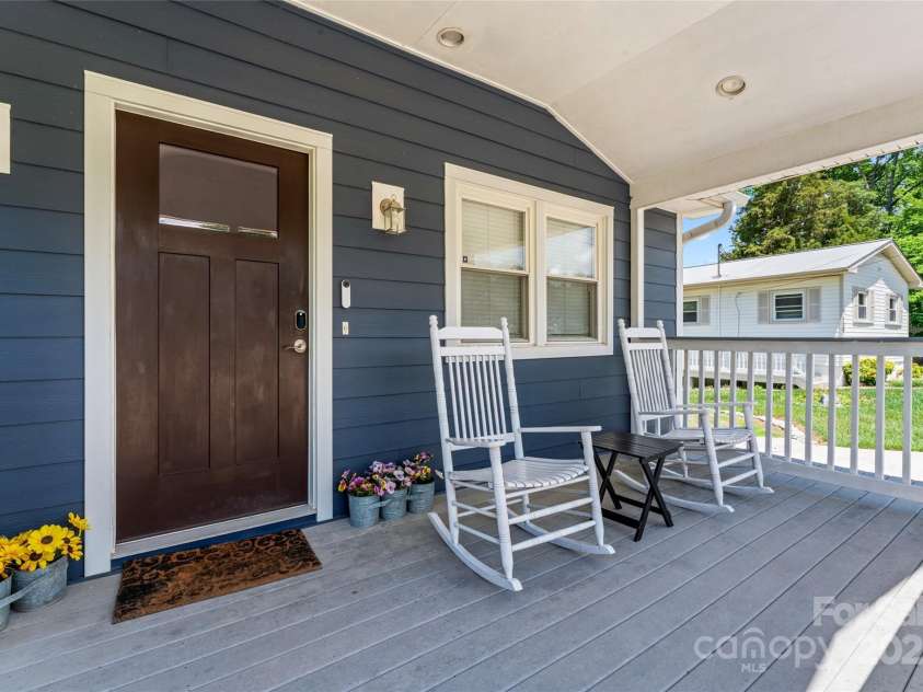 132 Marina Lane, Mooresville, NC 28117.  MLS# CAR4258337, YatesRealty ID 17454. 