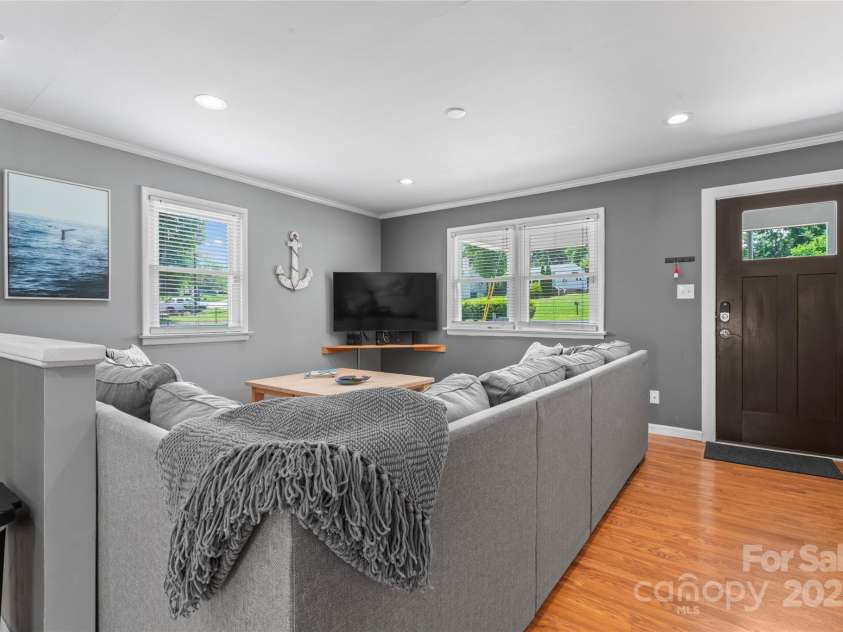 132 Marina Lane, Mooresville, NC 28117.  MLS# CAR4258337, YatesRealty ID 17454. 