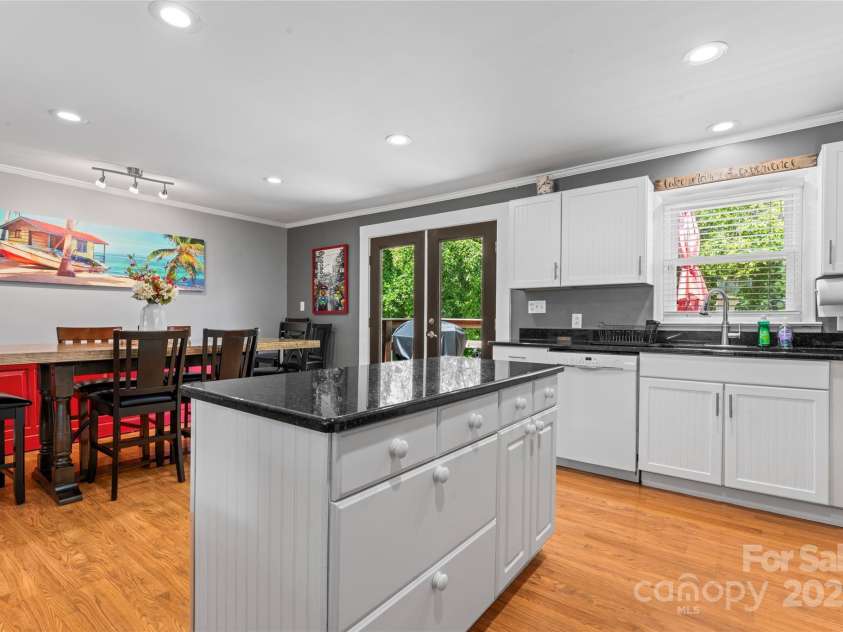 132 Marina Lane, Mooresville, NC 28117.  MLS# CAR4258337, YatesRealty ID 17454. 
