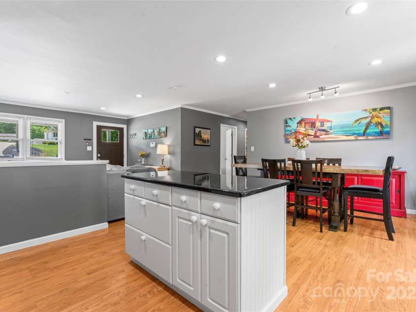 132 Marina Lane, Mooresville, NC 28117.  MLS# CAR4258337, YatesRealty ID 17454. 