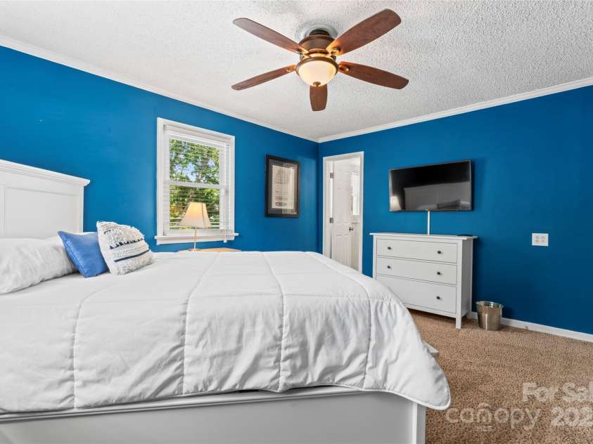 132 Marina Lane, Mooresville, NC 28117.  MLS# CAR4258337, YatesRealty ID 17454. 