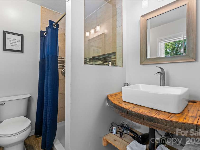 132 Marina Lane, Mooresville, NC 28117.  MLS# CAR4258337, YatesRealty ID 17454. 