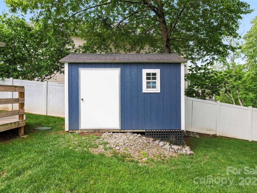 132 Marina Lane, Mooresville, NC 28117.  MLS# CAR4258337, YatesRealty ID 17454. 