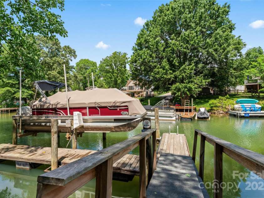 132 Marina Lane, Mooresville, NC 28117.  MLS# CAR4258337, YatesRealty ID 17454. 