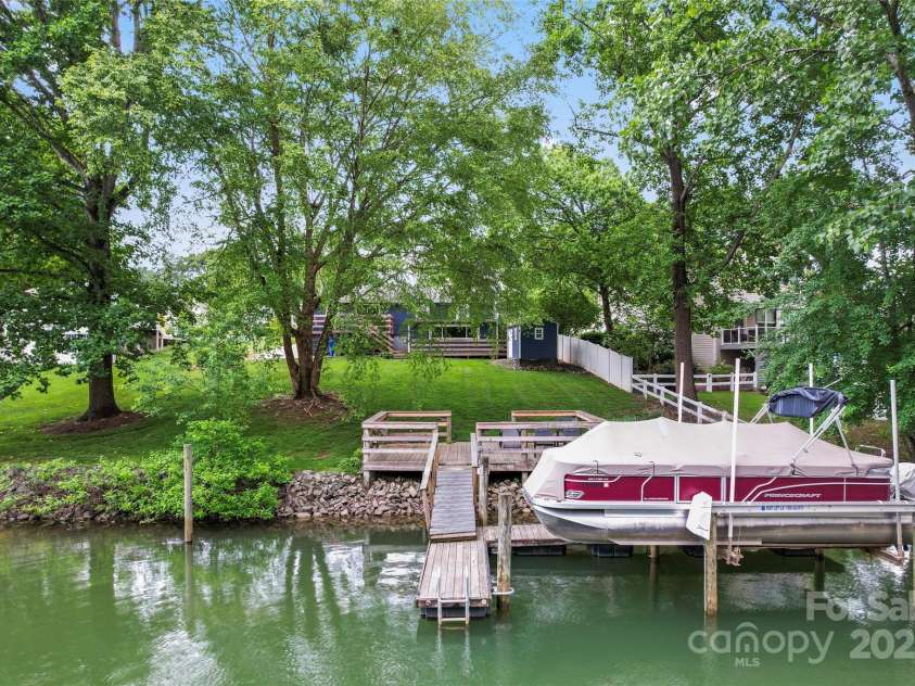 132 Marina Lane, Mooresville, NC 28117.  MLS# CAR4258337, YatesRealty ID 17454. 