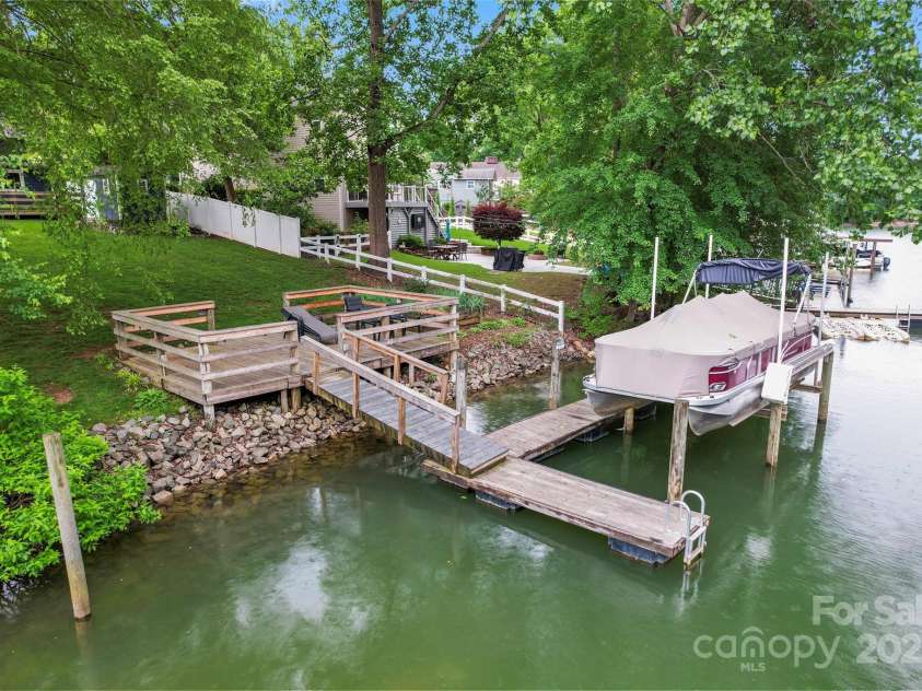 132 Marina Lane, Mooresville, NC 28117.  MLS# CAR4258337, YatesRealty ID 17454. 