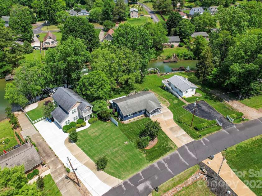 132 Marina Lane, Mooresville, NC 28117.  MLS# CAR4258337, YatesRealty ID 17454. 