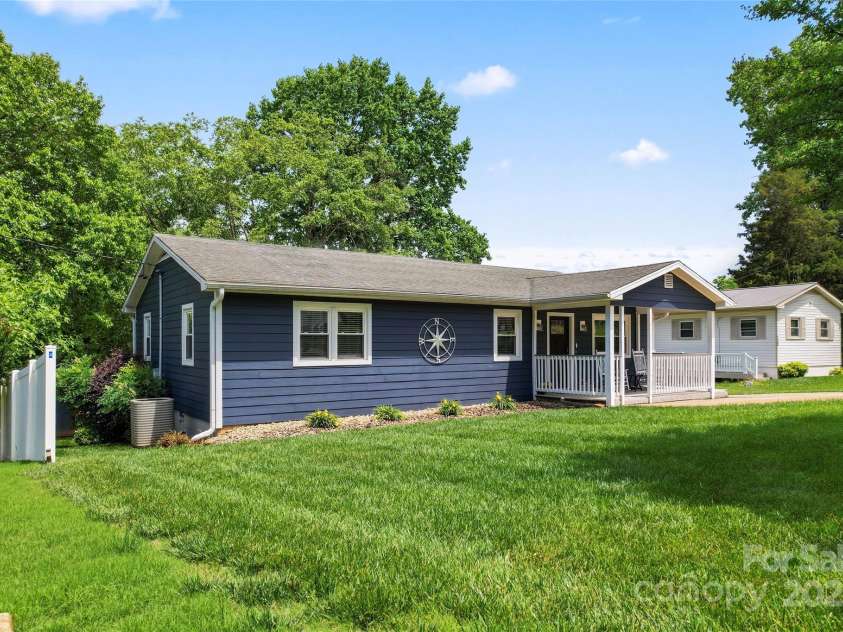 132 Marina Lane, Mooresville, NC 28117.  MLS# CAR4258337, YatesRealty ID 17454. 