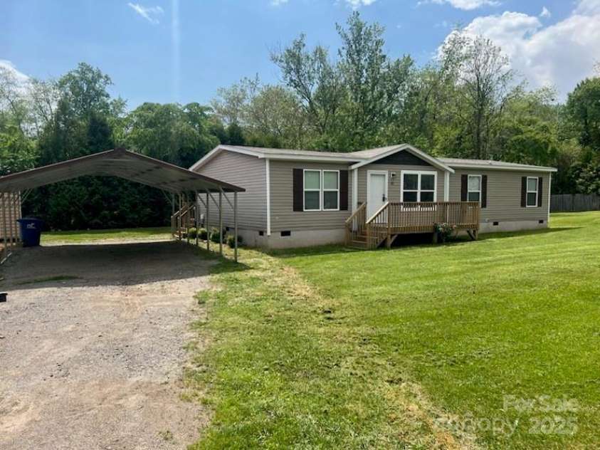 22 Ridge Top Acres Road, Candler, NC 28715.  MLS# CAR4265213, YatesRealty ID 17455. 